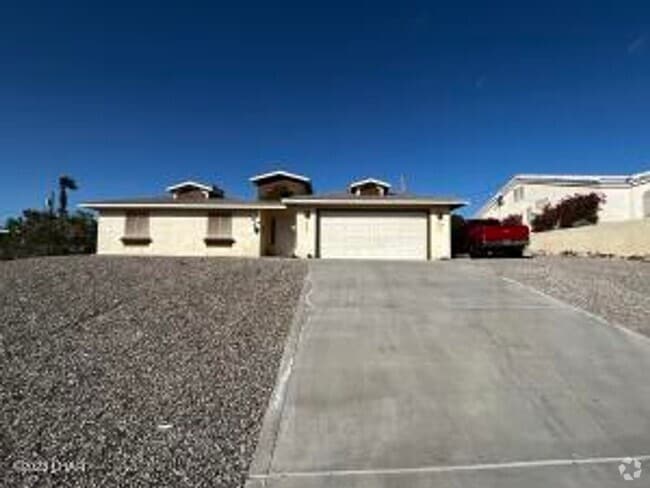 Building Photo - 3 Bedroom - 2 Bath - POOL HOME