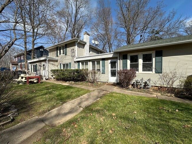 Photo - 45 Leitch Dr Unit A 1/2