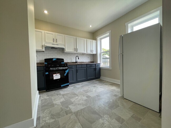 3 Warner Ave 6 - 4 Warner Ave Unit 1