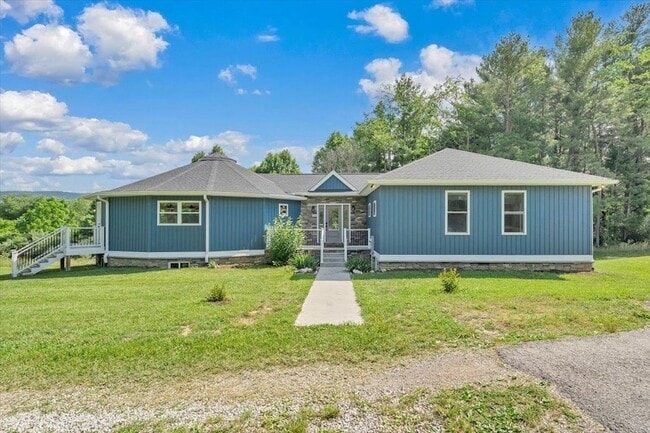 Photo - 3202 Mathews Ln