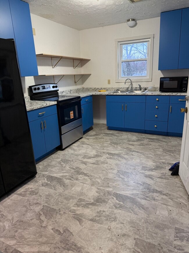 Photo - 209 W Frontier St