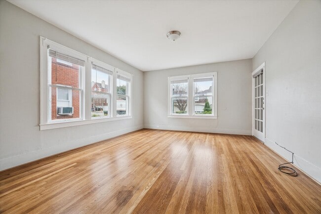 Photo - 2510 Kingston St