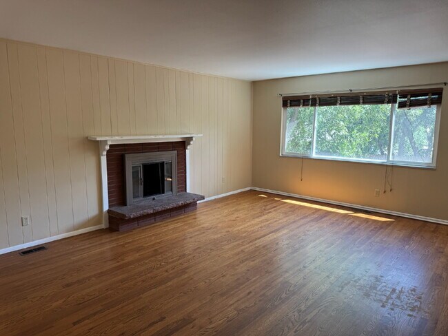 Photo - 1280 Linden Ave