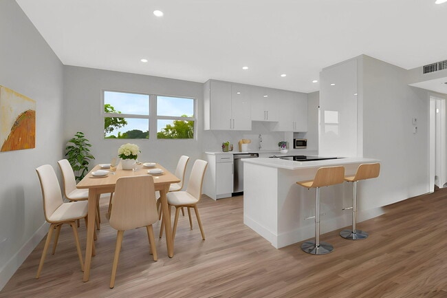 Building Photo - 4068 Ainslie Dr Unit 406 Rental
