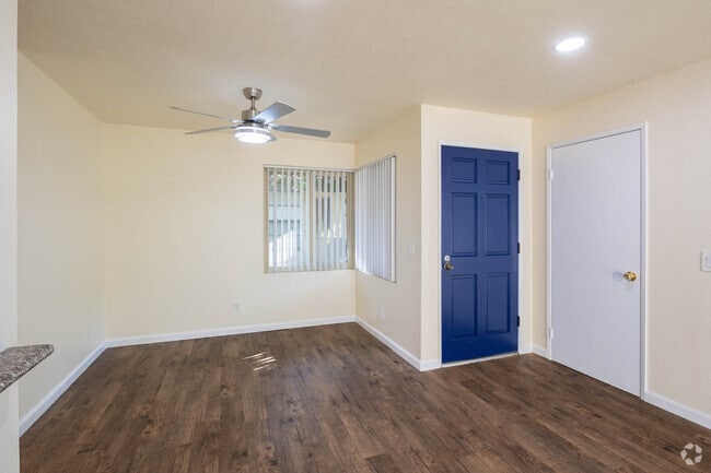 2 BR, 2 BA - 1000SF