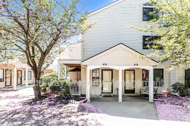 Building Photo - 806 Gregorys Way