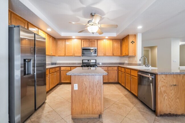 Photo - 5 bedroom home in Silverado Ranch area low upkeep yard