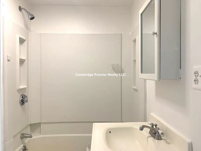 Photo - 60 Linwood St Unit 2