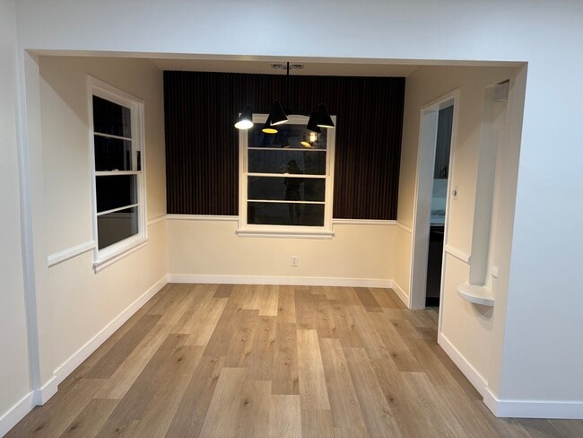 Photo - 13345 Burbank Blvd