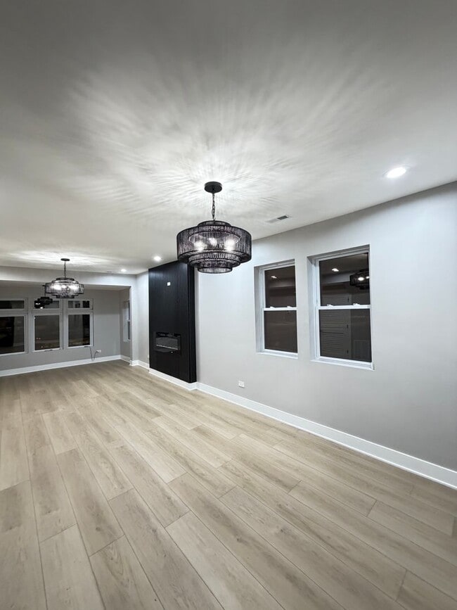 Photo - 6350 S St Lawrence Ave Unit 1