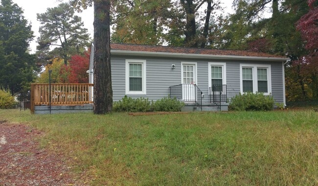 Great house! Three bedroom / One bath - Great house! Three bedroom / One bath