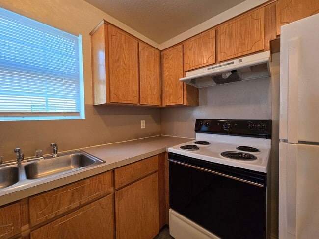 Photo - AVAILABLE NOW! Unidad 3406 Zephyr Rd -  A