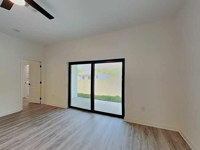 Photo - 558 Nimitz Blvd