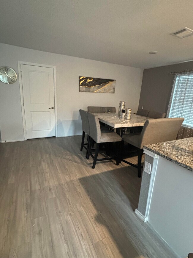 Photo - 7350 London Ml