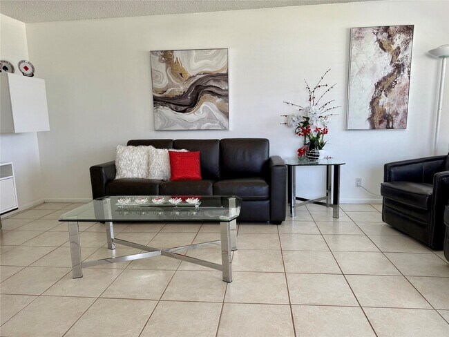 Photo - 144 Farnham F