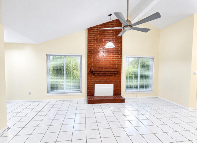 13226 Robinglen Dr