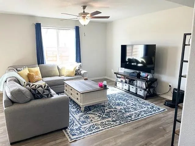 sala de estar - 5423 Hammond Dr