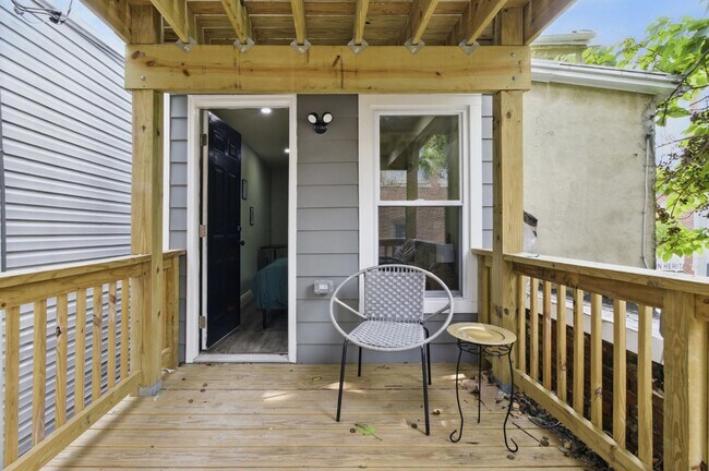 1232 W Lombard St