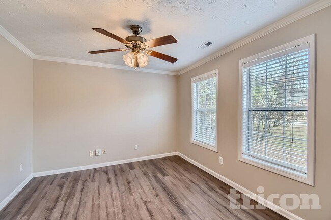 Photo - 407 Emerald Trce