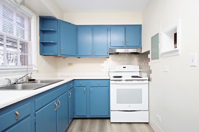 Photo - Student-Friendly Ivy Rd Apartment Near Foods of All Nations Unit Ivy Rd 2114 #05