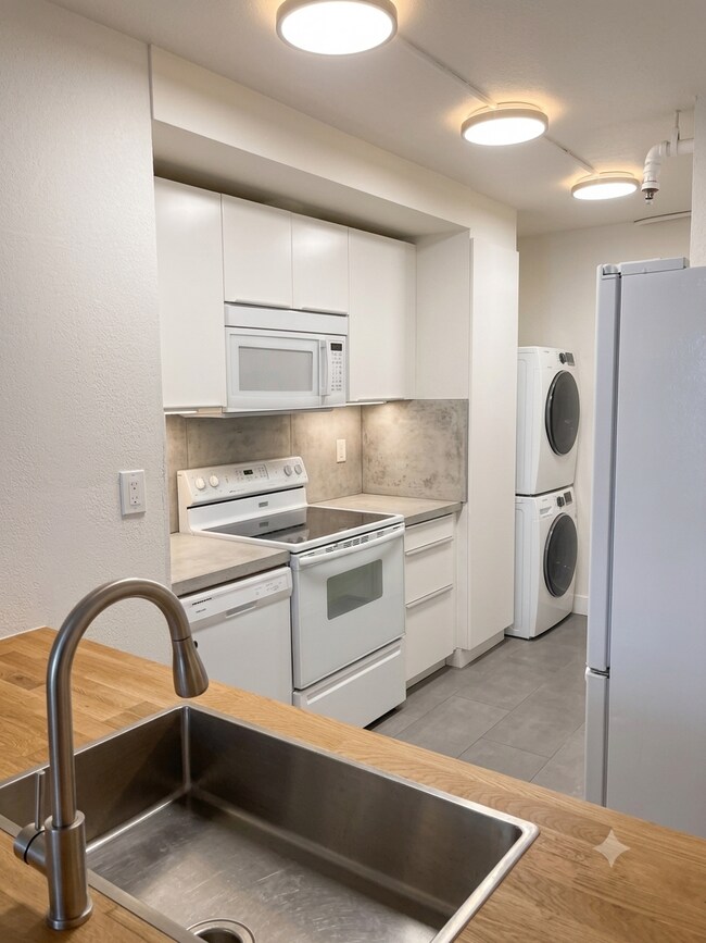 Photo - 1717 N Bayshore Dr Unit 1541