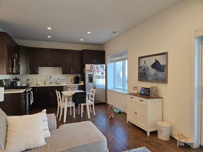 Photo - 723 W 34th St Unit 2E