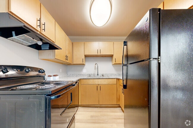 2BR - 1BA, 930SF - DMG Mountainside