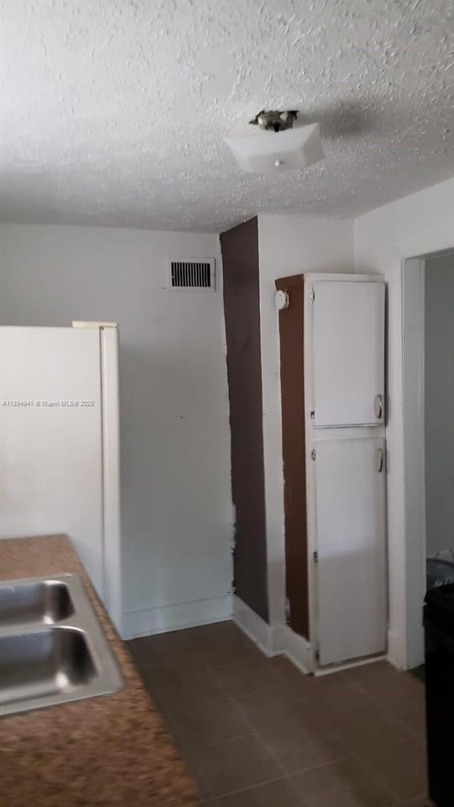 Photo - 1517 Logan St