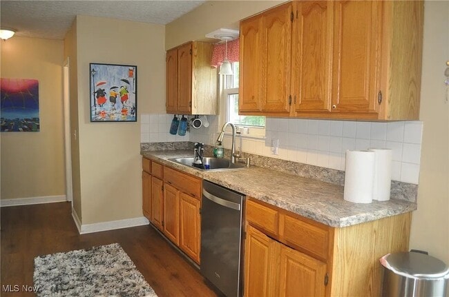 Photo - 265 Parkway Dr