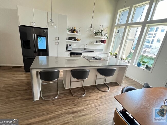 Photo - 440 Latta St NE