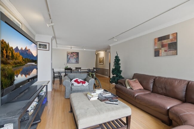 Photo - 247 E Chestnut St Unit #  01003