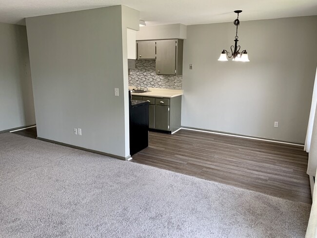 Photo - 810 9th Ave S