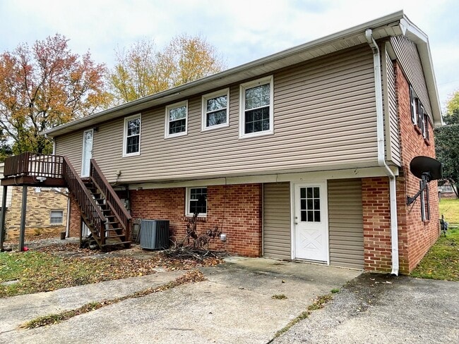 Photo - 2804 Broadview Dr NW