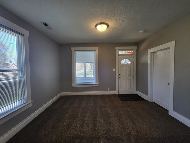 Photo - 2 Bedroom, 1 Bathroom Home!