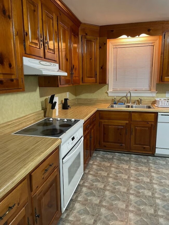 1503 Westbury Dr - Furnished House
