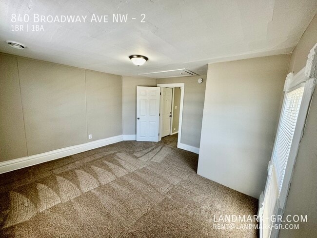 Photo - 840 Broadway Ave NW Unidad 2