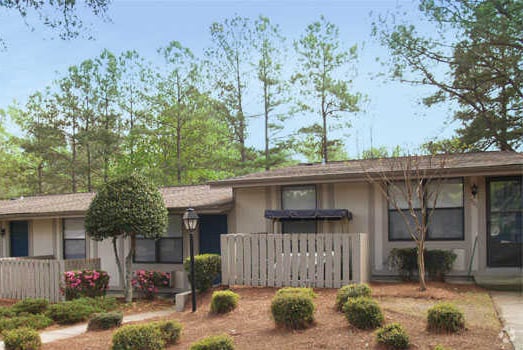 Beautiful Landscaping - Bloom at Woodcliff