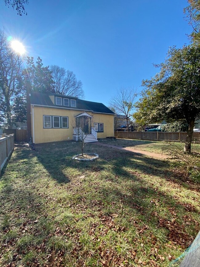 Building Photo - 4 Bedroom / 2 Bath Eastport Cape Cod Rental