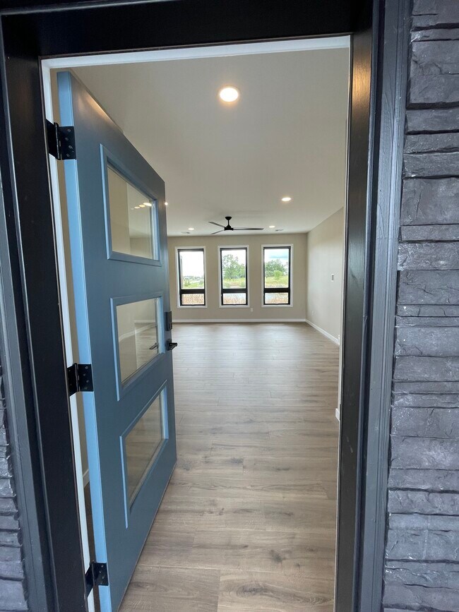 Photo - 328 E Blue Bell Dr