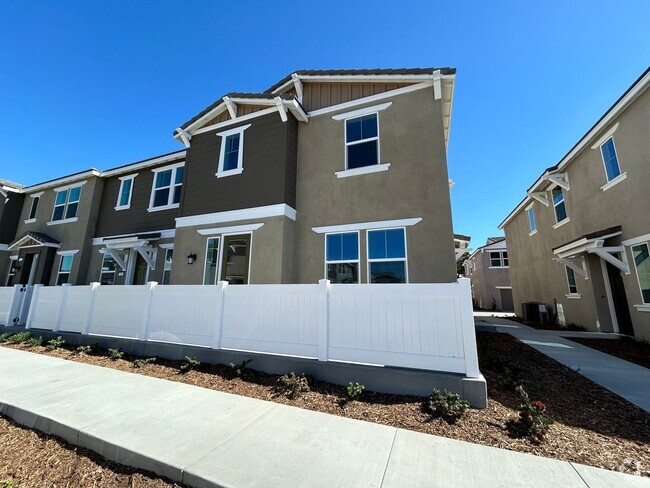 Building Photo - New construction Solar Home