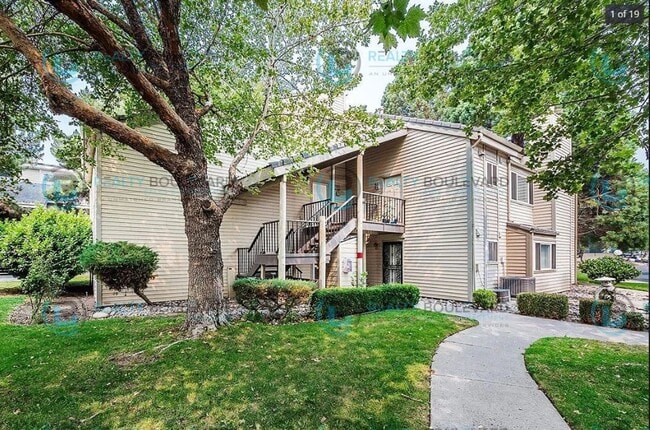 Building Photo - This stunning two-bedroom, two-bathroom to... Rental