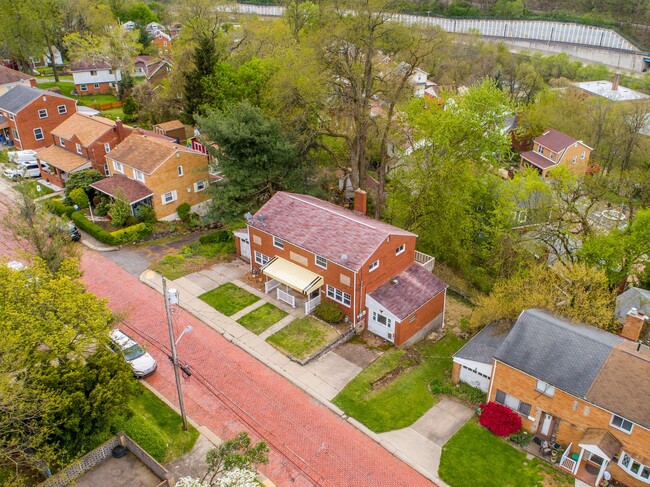 Photo - AVAILABLE SEPT 1ST! UPDATED 2-bedroom townhouse in Overbrook!