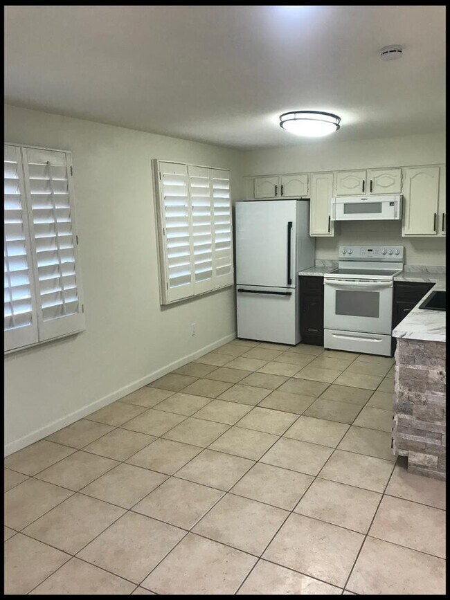 Photo - 2124 E Broadway Rd Unit Apt A
