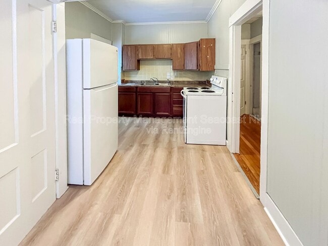 Building Photo - 11 Glen St Unit A