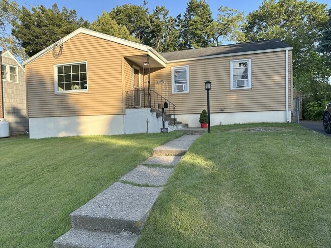 Photo - 603 Goldenrod Ave House