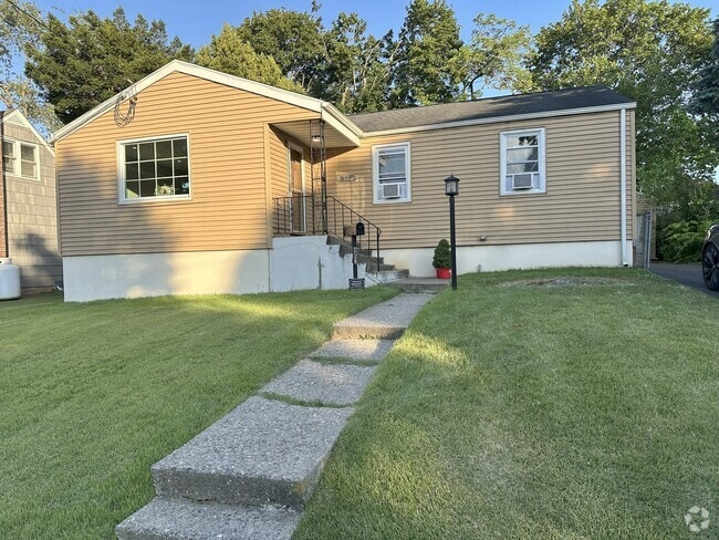 Building Photo - 603 Goldenrod Ave Rental