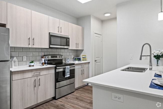 1BR, 1BA - 722SF - Kitchen - Trillium Terrace