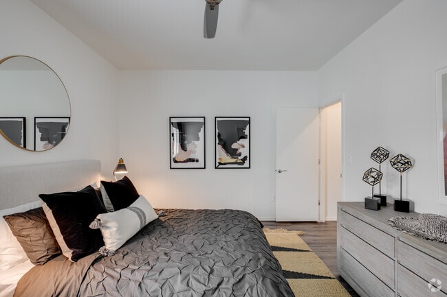 2BR, 2BA - 1,091 SF