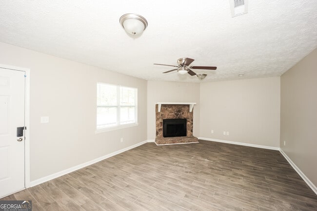 Photo - 1017 Lombardy Way