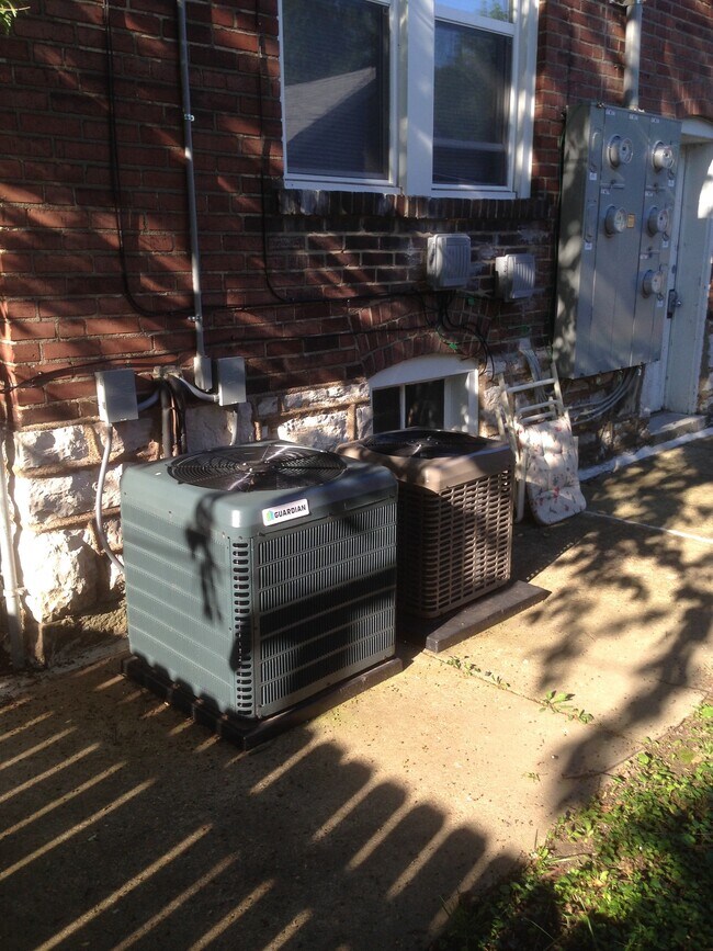 Central ac - 5033 Devonshire Ave Unit 1E